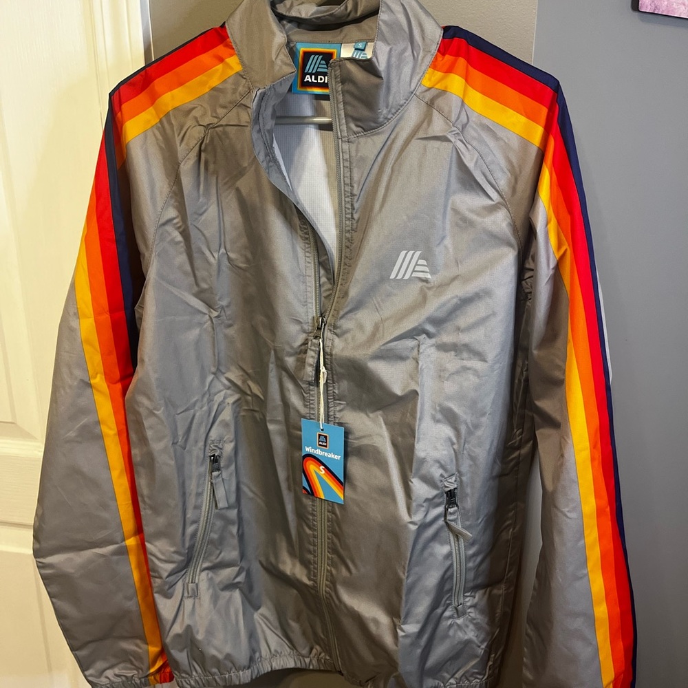 2023 Aldi Gear gray windbreaker size small